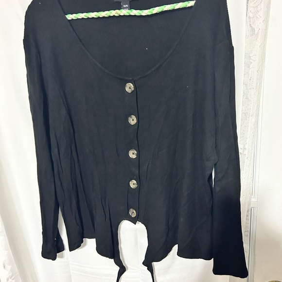 Tribal Black Long Sleeve Button-Down top-2X-ties at bottom- new or like new - Picture 5 of 8